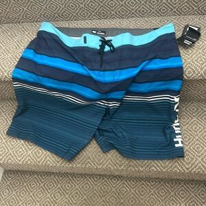 Hurley 20’ board shorts